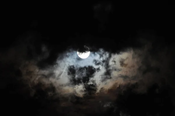 Super Full Moon Clouds Night Dramatic Cumulus Clouds Moonlight — Stock Photo, Image