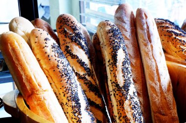 fırıncı dükkanında farklı pasta