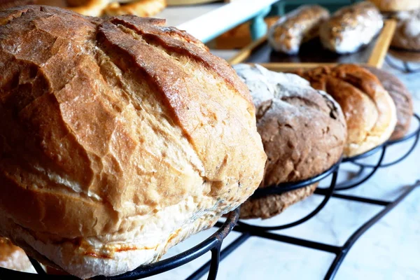 fırıncı dükkanında farklı pasta