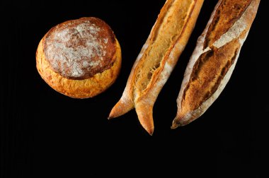 taze çeşitli ekmek siyah arka plan, gıda, diyet, düşük karbonhidrat yüksek yağ, ücretsiz gluten, kilo kaybı,