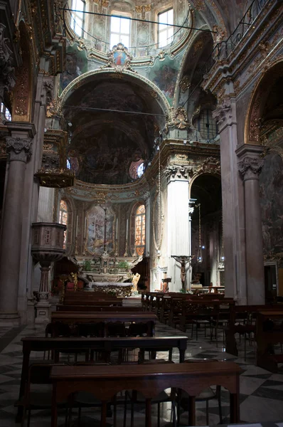 Cenova, Maddalena Kilisesi: onun iç ana koridor görünümünü