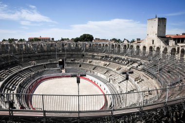 Arles/Fransa: 24 Haziran 2018: Güney Fransa 'da Arles Roma Amfitiyatrosu panoramik görünümü