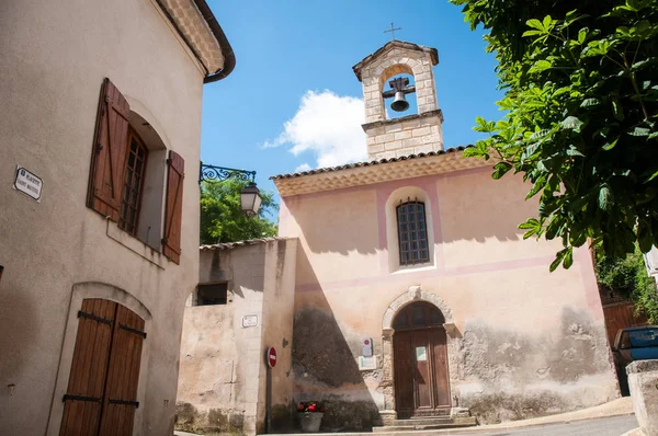 Valensole/Fransa: 25 Haziran 2018: görünüm, Chapelle Saint-Mayeul Valensole, lavanta, Güney Fransa ortasına küçük köyü 