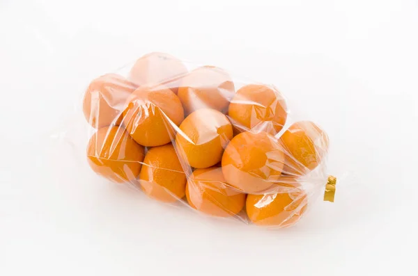Citrus Unshiu Maduro Satsuma Naranja Bolsa Plástico Sobre Fondo Blanco — Foto de Stock
