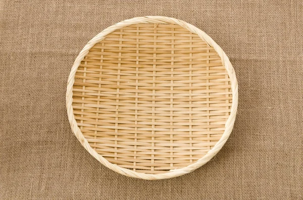 Bamboo Sieve Фоне Burlap — стоковое фото