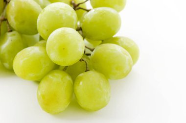 Yeşil çekirdeksiz üzüm demet.