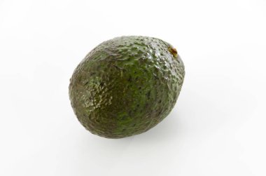 Avokado izole edilmiş beyaz arkaplan