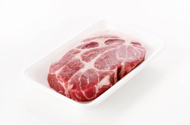 Çiğ domuz eti, domuz budu kıçı.