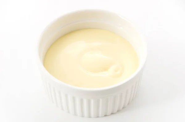 Mayonnaise Kokotte Isoliert Auf Weißem Hintergrund — Stockfoto