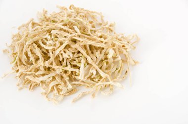 Kurutulmuş turp şeritleri, kiriboshi daikon Japon turpunu güzelce kurutur. Japon yemeği.