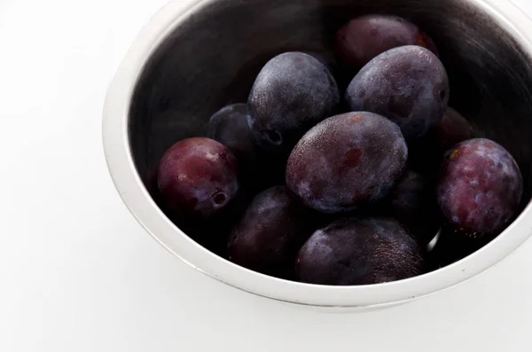 Fresh Purple Plums Stainless Steel Bowl — Stock Photo, Image