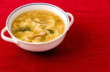 Çin yemeği - bir kase yumurta çorbası