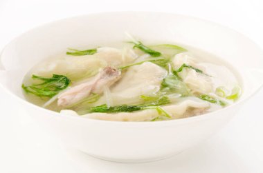 Çin böreğiyle tavuk kanadı çorbası