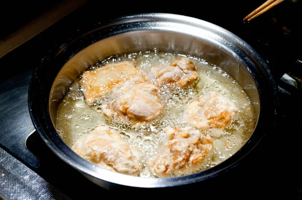 Frango Frito Estilo Japonês Karaage Fritura Carne Frango Uma Panela — Fotografia de Stock