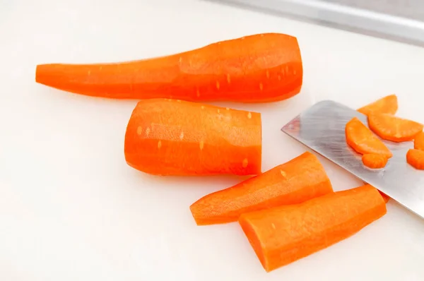 Cut Carrot Chopping Board — Stock Photo, Image