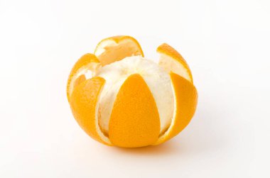 Hassaku Portakalı ve beyaz arkaplanda soyuluyor