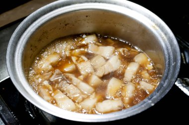 Ev yapımı Tayvan usulü kıymalı pilav (Lu Rou Fan) olarak da bilinir. Ünlü Tayvan Geleneksel Yemekleri.
