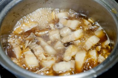 Ev yapımı Tayvan usulü kıymalı pilav (Lu Rou Fan) olarak da bilinir. Ünlü Tayvan Geleneksel Yemekleri.