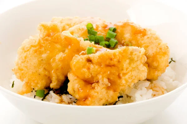 Japon Yemeği Toritendon Tavuklu Tempura Ile Kaplı Pirinç Kasesidir — Stok fotoğraf