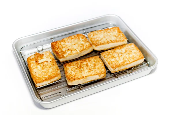 Comida Japonesa Atsuage Tou Frito Bandeja Aluminio Sobre Fondo Blanco — Foto de Stock