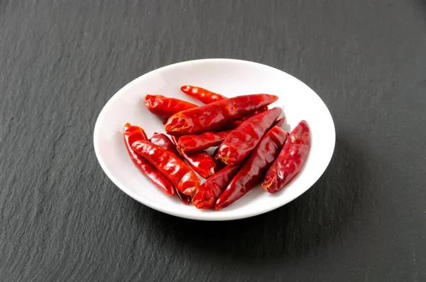 Takanotsume Red Hot Pepper Zwarte Stenen Plaat — Stockfoto