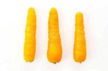 Kinbininjin, beyaz arka planda sarı havuç