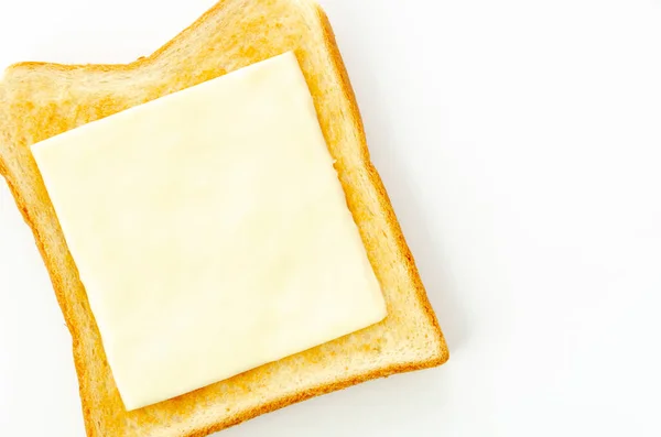 Käsescheiben Auf Toast Isoliert Auf Weißem Hintergrund — Stockfoto