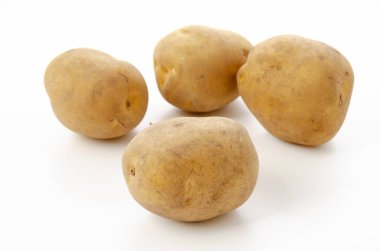 Beyaz arkaplanda izole edilmiş patates 