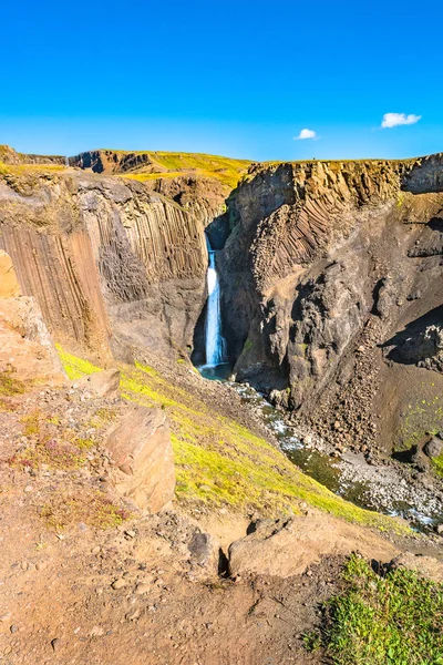 Cachoeira Islandesa Bonita Alta Hengifoss Islândia Verão — Fotografia de Stock