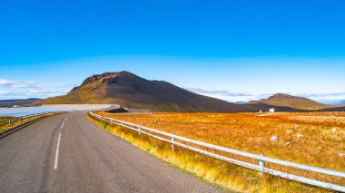 Panoramik manzaralı güzel renkli İzlanda manzara, İzlanda, geç yaz saati