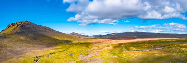 Panorámás Kilátás Nyílik Gyönyörű Színes Izlandi Táj Izland Késő Nyári — Stock Fotó