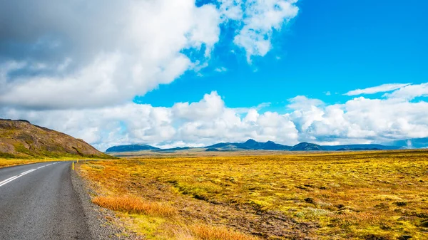 美しいカラフルなアイスランドの風景 アイスランド 自由に走りたい 後半の夏の時間のパノラマ ビュー — ストック写真
