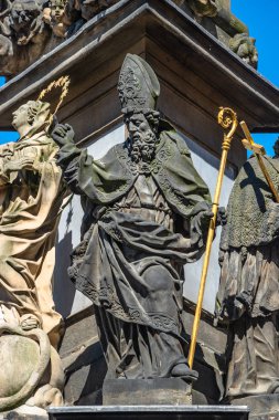 Sütun Holy Trinity, Aziz figürleri, Prague, Çek Cumhuriyeti mavi gökyüzü, geniş açı