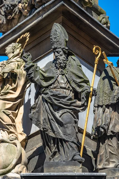 Säule Der Heiligen Dreifaltigkeit Heiligenfiguren Prag Tschechische Republik Blauer Himmel — Stockfoto