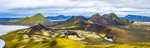 Чудові Барвисті Вулканічні Гори Ландманналаугар Ісландії Літо Панорама — стокове фото