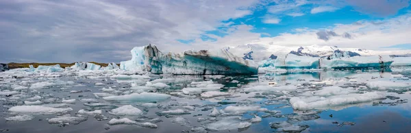 美妙的景色 冰川泻湖 Jokulsarlon 在南冰岛 夏季时间 阳光明媚的一天 — 图库照片