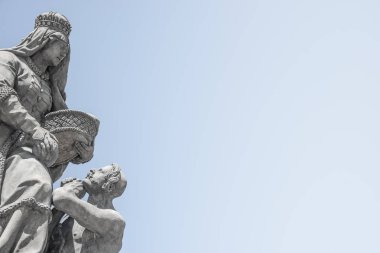 Marian sütun veya Holy Trinity Hradcanske Meydanı'nda, heykeller için hıyarcıklı veba salgınları Prag, Çek Cumhuriyeti, portre, ayrıntılar, degrade gökyüzü mavi