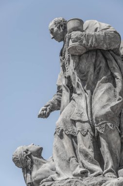 Marian sütun veya Holy Trinity Hradcanske Meydanı'nda, heykeller için hıyarcıklı veba salgınları Prag, Çek Cumhuriyeti, portre, ayrıntılar, degrade gökyüzü mavi