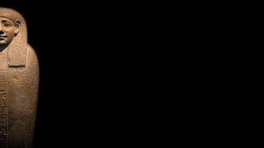 Büyük granit lahiti Mısır firavunu aydınlatılmış ve siyah arka plan, Mısır, detayları, aşırı closup izole