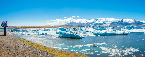 Nádherný Výhled Ledovec Lagunu Jokulsarlon Jižním Islandu Turisty Letní Čas — Stock fotografie