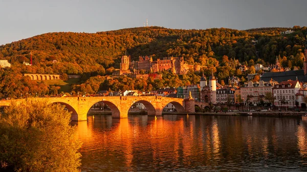 Panoramic view during red sunset at old bridge, downtown and cas — Stock Photo, Image