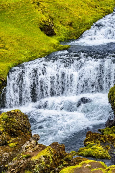 Syn Kaskad Små Vattenfall Nära Stort Skogarfoss Vattenfall Södra Island — Stockfoto