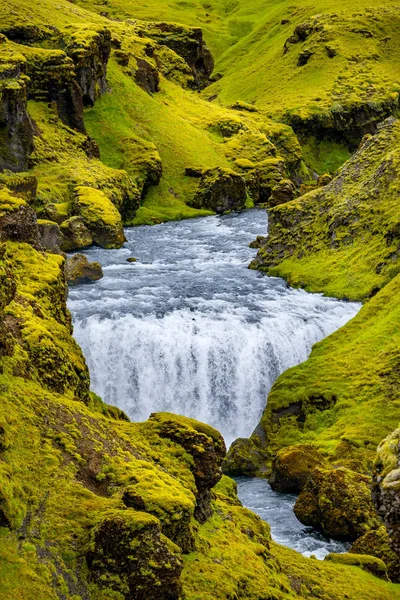 Kaszkád Kis Vízesés Közelében Hatalmas Skogarfoss Vízesés South Iceland Nyári — Stock Fotó