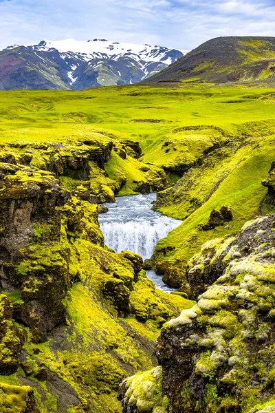 Pohled Kaskády Malých Vodopádů Poblíž Obrovské Skogarfoss Vodopád Jižním Islandu — Stock fotografie