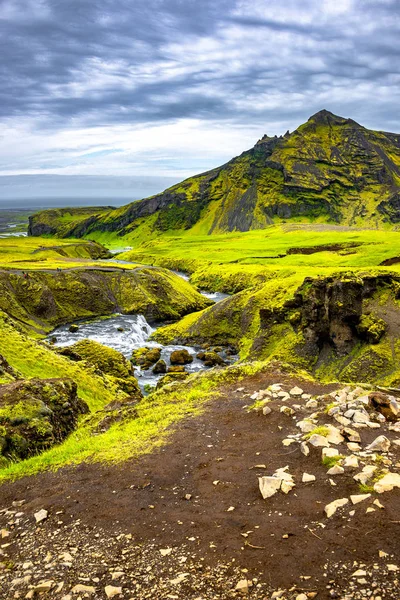 Blick Auf Kaskade Kleiner Wasserfälle Der Nähe Des Riesigen Skogarfoss — Stockfoto