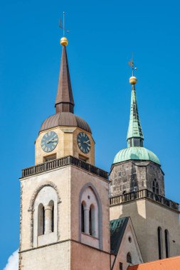 Aziz Jochannis Kilisesi, Jochanniskirche sonbahar, Magdeburg, Almanya, güneşli bir gün