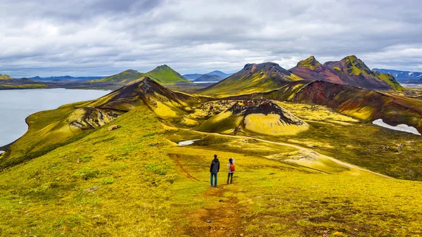 Όμορφη Πολύχρωμα Ηφαιστειακά Βουνά Landmannalaugar Στην Ισλανδία Θερινή Ώρα Πανόραμα — Φωτογραφία Αρχείου