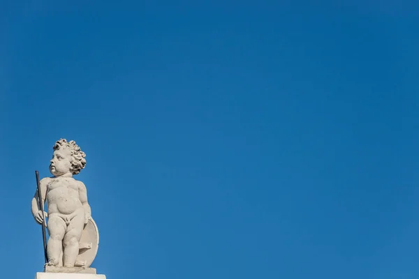 Belo Anjo Como Defensor Topo Telhado Frente Céu Azul Viena — Fotografia de Stock