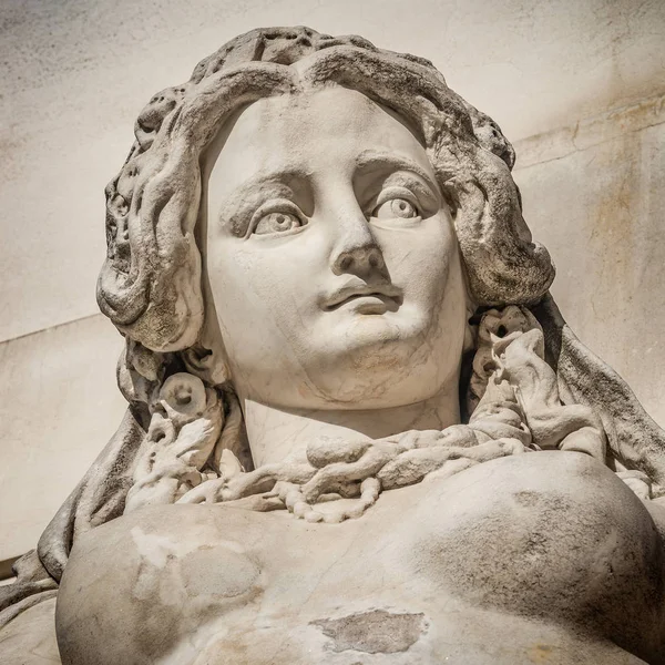 Statua Sensuale Donna Rinascimentale Tettona Gonfia Vienna Austria — Foto Stock