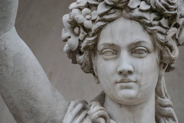 Sstatue şehvetli busty ve kabarık Rönesans dönemi kadının halkahalka çiçek, Potsdam, Almanya